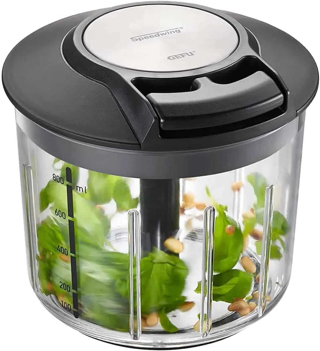 Gefu 13600 Speedwing, ein kleiner manueller Zerkleinerer mit Kordelzug