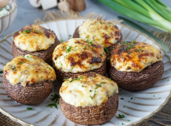 Gefüllte Champignons aus dem Airfryer als leichte Mahlzeit