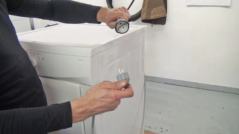 Gerät vom Stromnetz trennen