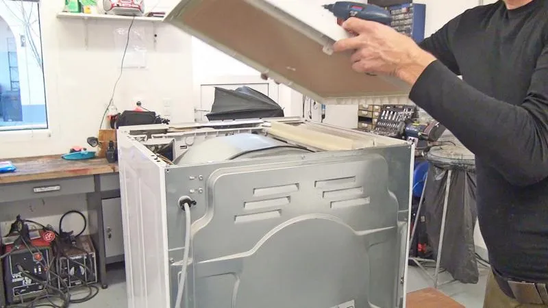 Gerätedeckel entfernen