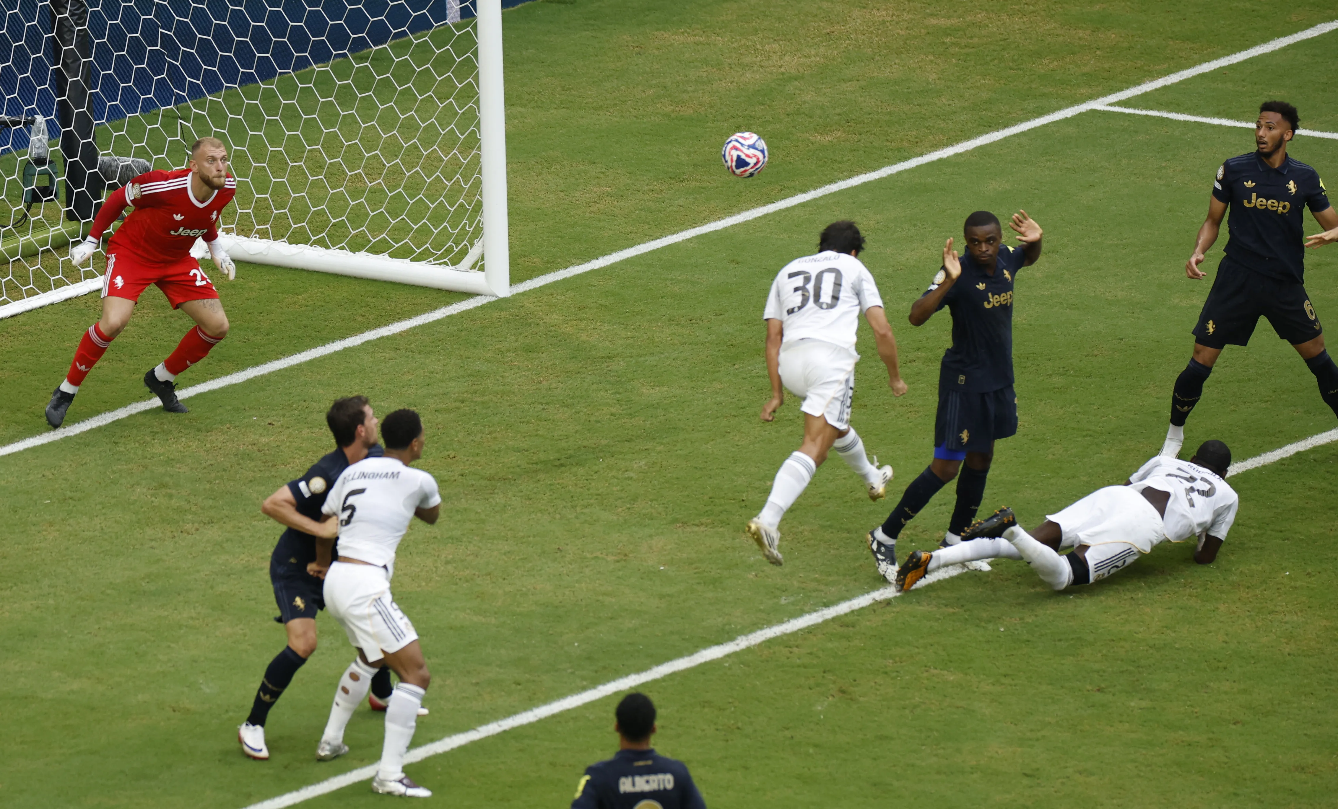 Gonzalo Garcia erzielt das Siegtor für Real Madrid gegen Juventus