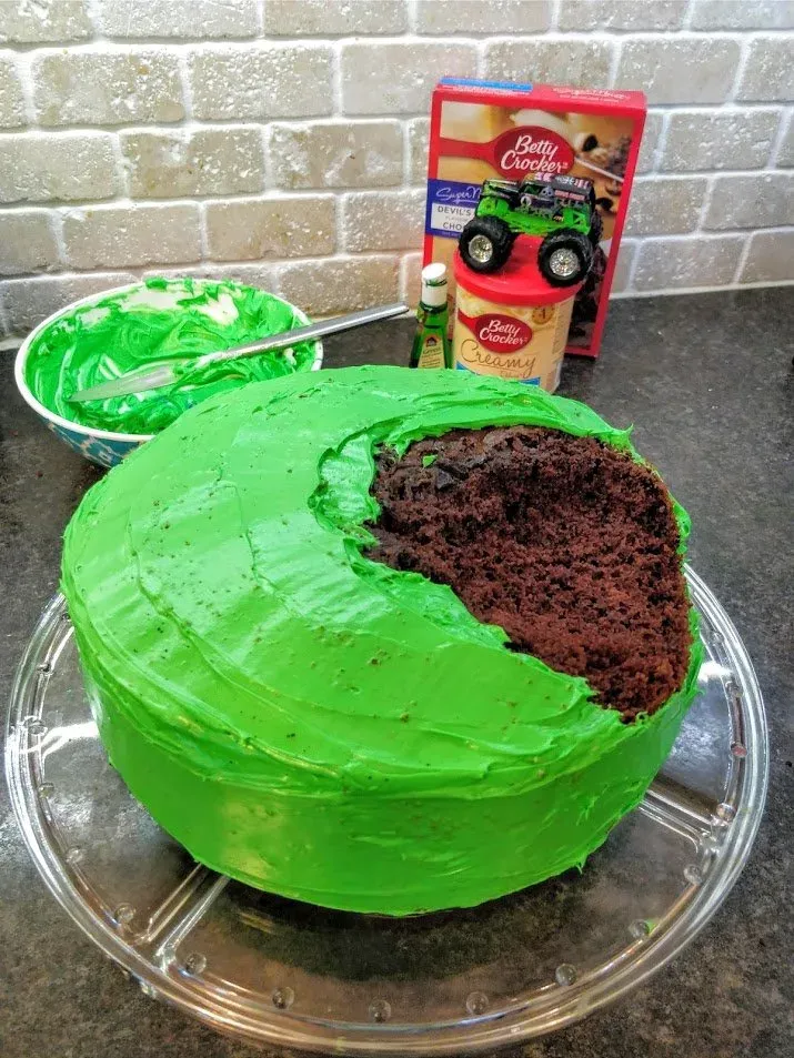Grüne Torte glasieren