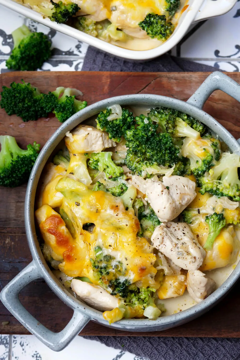 Hähnchen-Brokkoli-Auflauf mit Käse überbacken