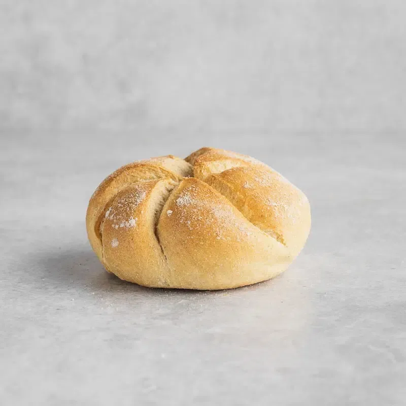 Handgeformte Ur-Dinkel Handsemmel, ein Frühstücksklassiker