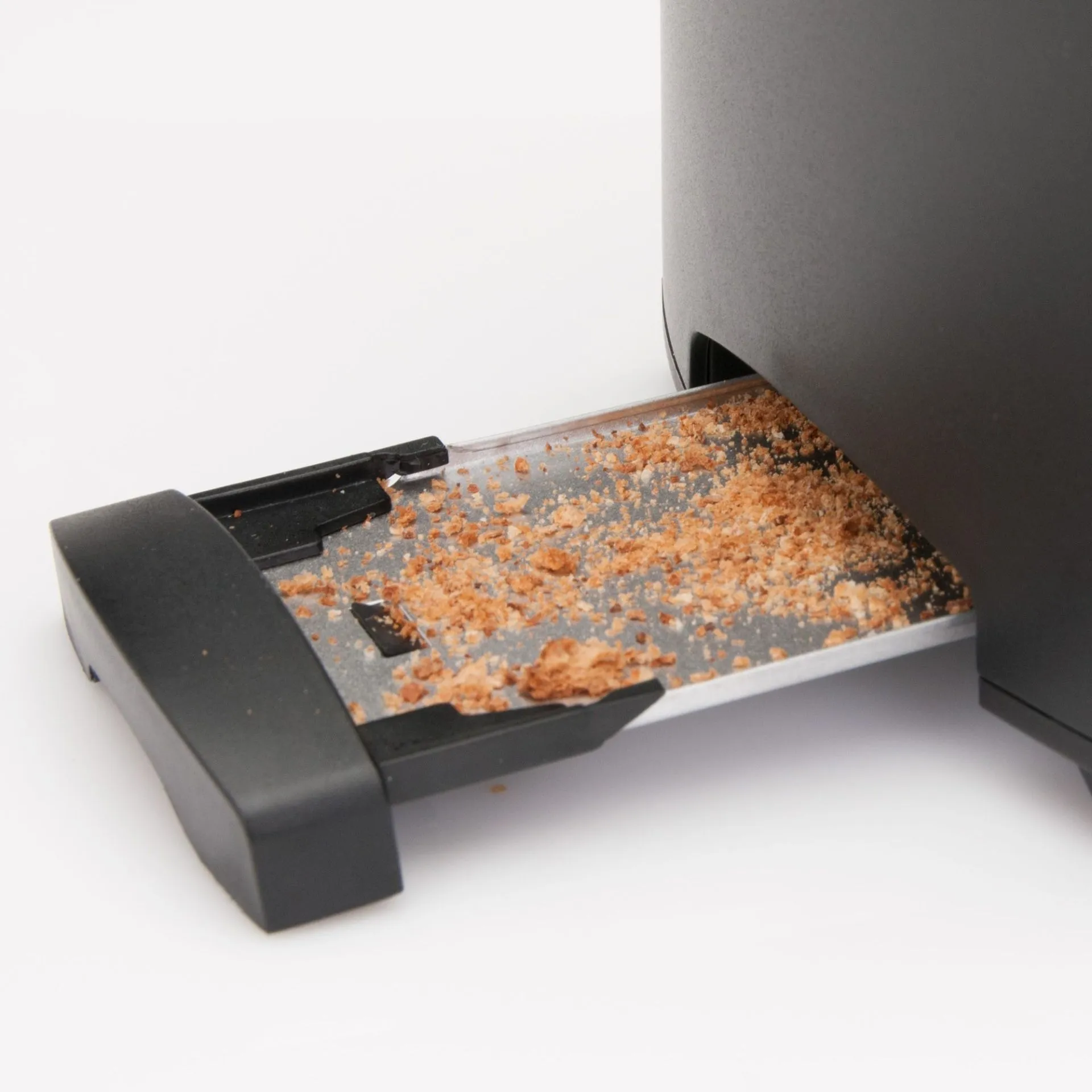 Hi-Lift Funktion: Toastscheibe wird aus dem Gastroback Toaster gehoben