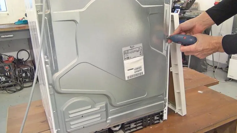 Hinteren Schrauben der Rückwand lösen