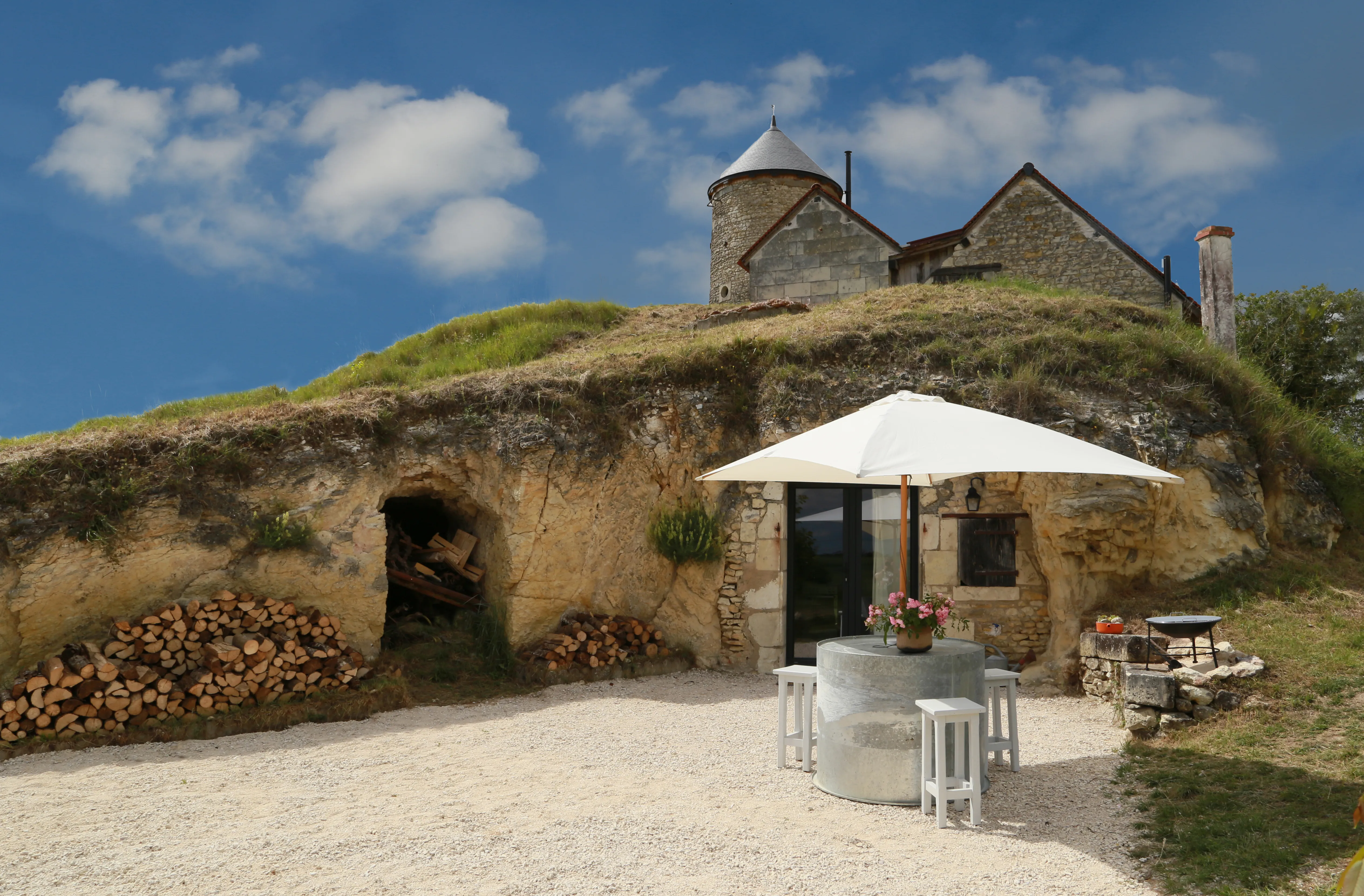Historische Mühle "The Miller's Cave" im Centre-Val de Loire, Frankreich