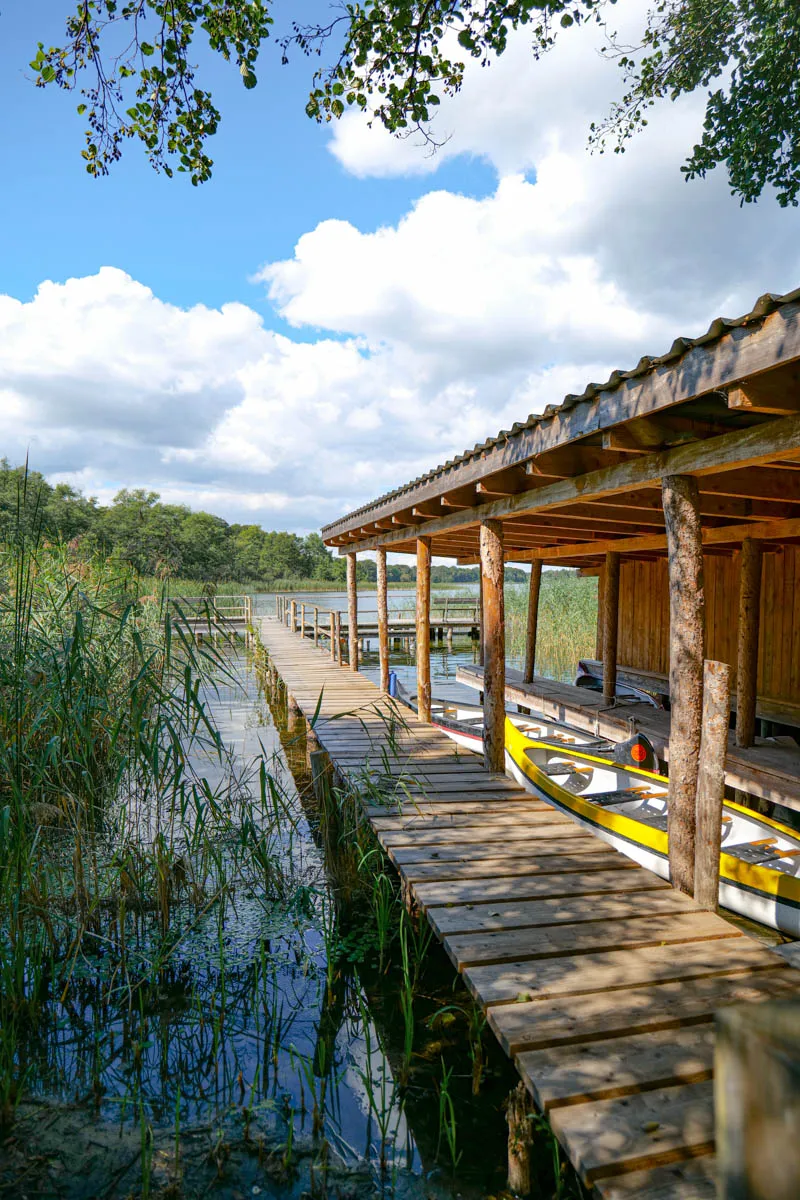 Historisches Gut Groß Zecher mit Türmen und gepflegtem Hof
