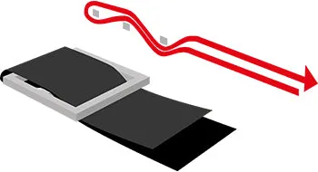 Hundegeschirr Gurt richtig einfädeln, Schritt 2, zeigt das Gurtende, das zurückgeschlagen und erneut eingefädelt wird