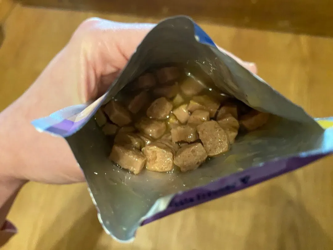 Innenansicht der Verpackung des Winston Katzenfutters