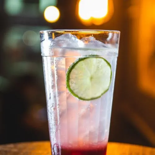 Isotone Sirupschorle für Flüssigkeitsausgleich