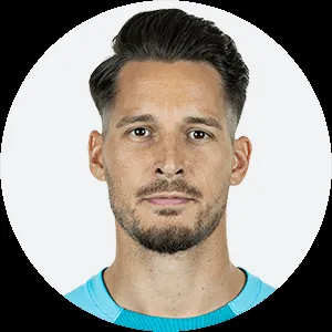 Janis Blaswich im Kreis-Symbol von RB Leipzig