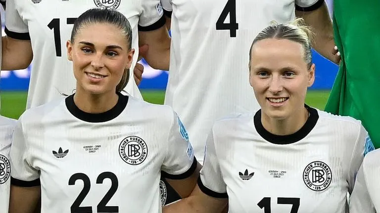 Jule Brand und Franziska Kett, zwei herausragende Spielerinnen der DFB-Frauen Nationalmannschaft.