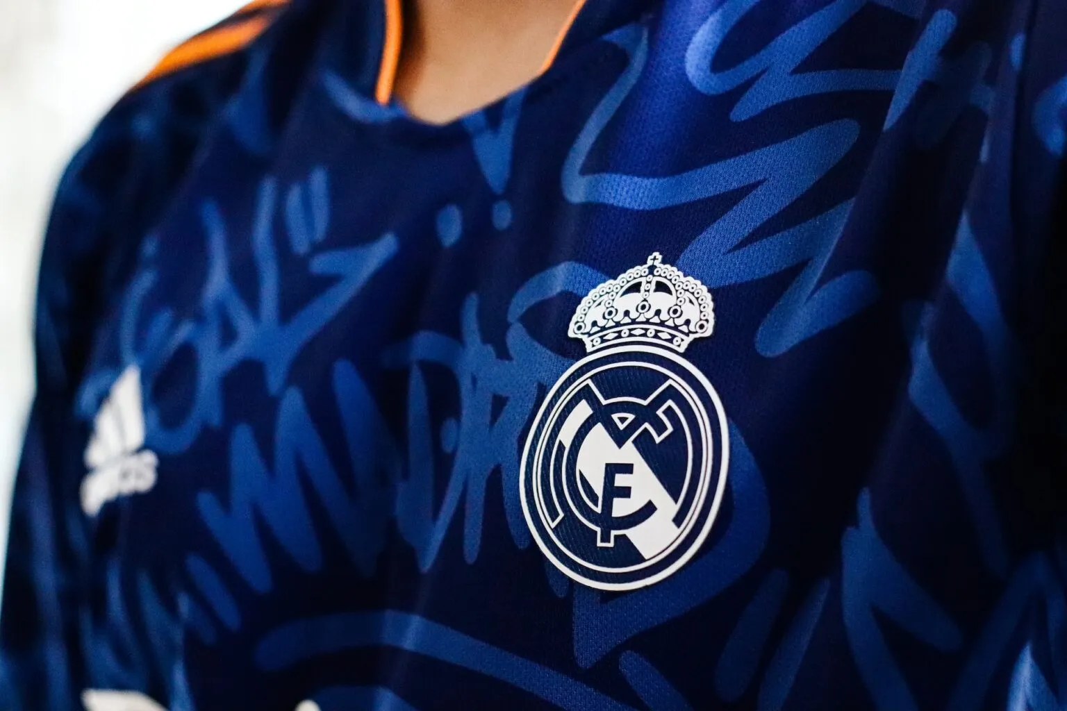Kaka in Aktion im Trikot von Real Madrid während eines Spiels