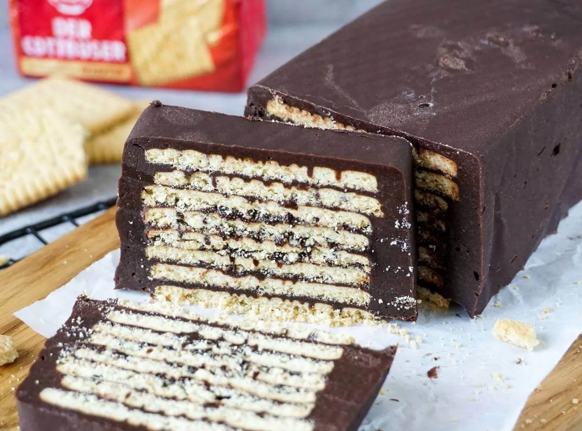 Kalter Hund, ein beliebter No-Bake-Kuchen, der schnell für Geburtstagstische fertig ist