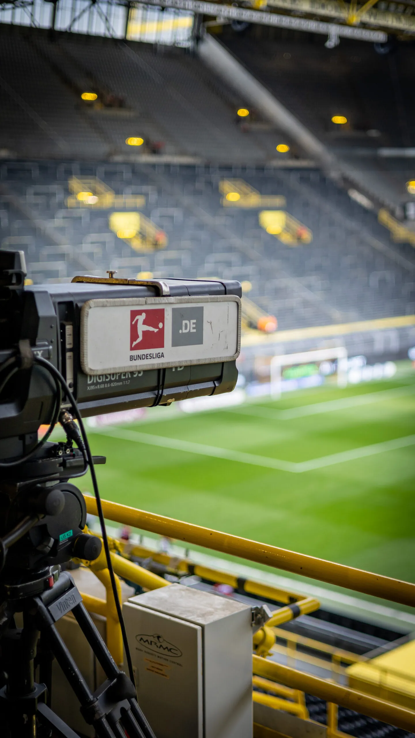 Kamera im Westfalenstadion für Live-Übertragungen des BVB