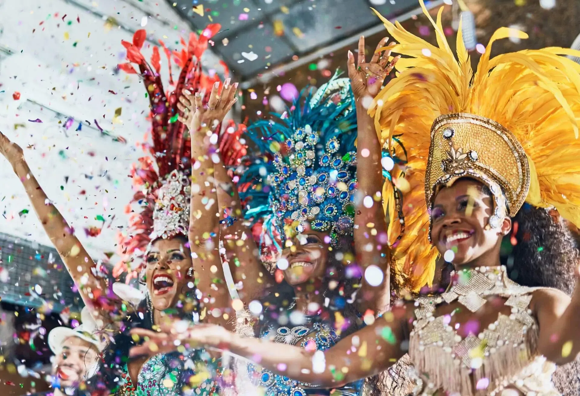 Karneval in Rio de Janeiro mit bunten Sambaschulen
