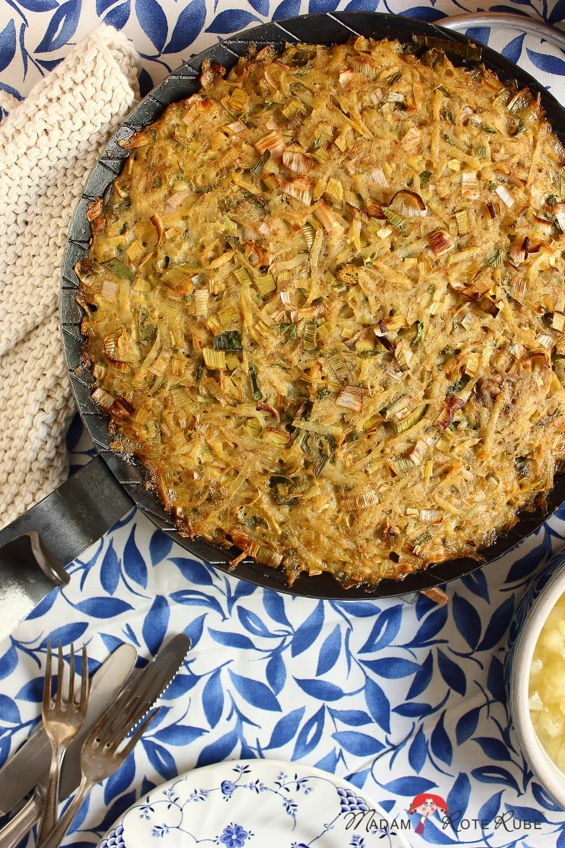 Knuspriges Pfälzer Schales frisch aus dem Backofen, goldbraun gebacken
