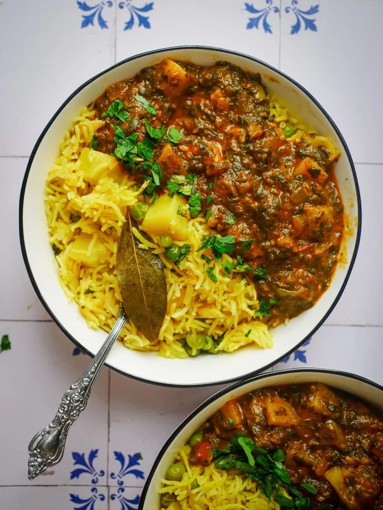 Kohlrabi Gemüse Rezept (Gonglu Palak) - Spinat Kohlrabi Curry