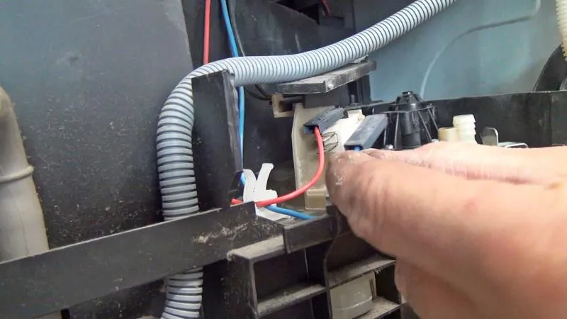 Kontakte des Schwimmers wieder verbinden