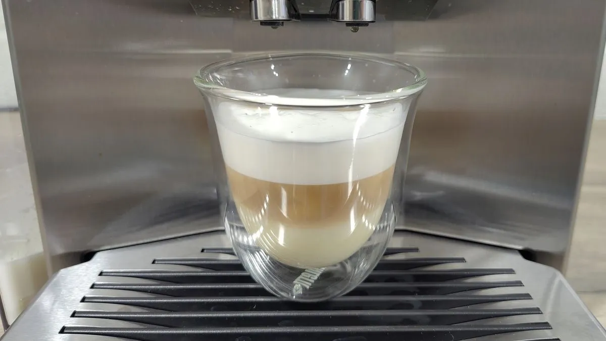 Latte Macchiato, zubereitet mit dem Siemens EQ900 Plus Kaffeevollautomat