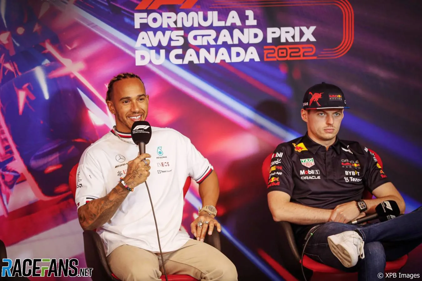Lewis Hamilton und Max Verstappen auf dem Circuit Gilles Villeneuve, 2022