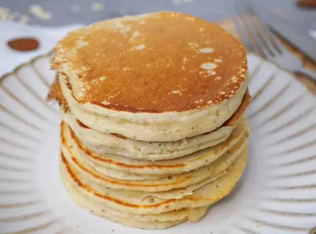 Luftige Protein Pancakes, eine gesunde und sättigende Frühstücksoption