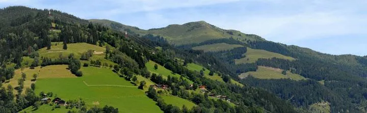 Majestätische Bergkulisse in Tirol, einem beliebten Ameropa Reiseziel in Österreich