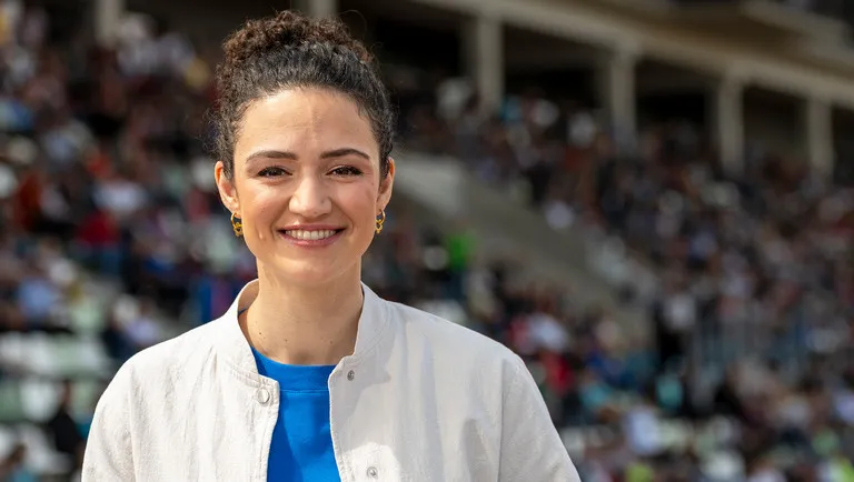Maral Bazargani moderiert sportstudio live: Leichtathletik-WM im ZDF.