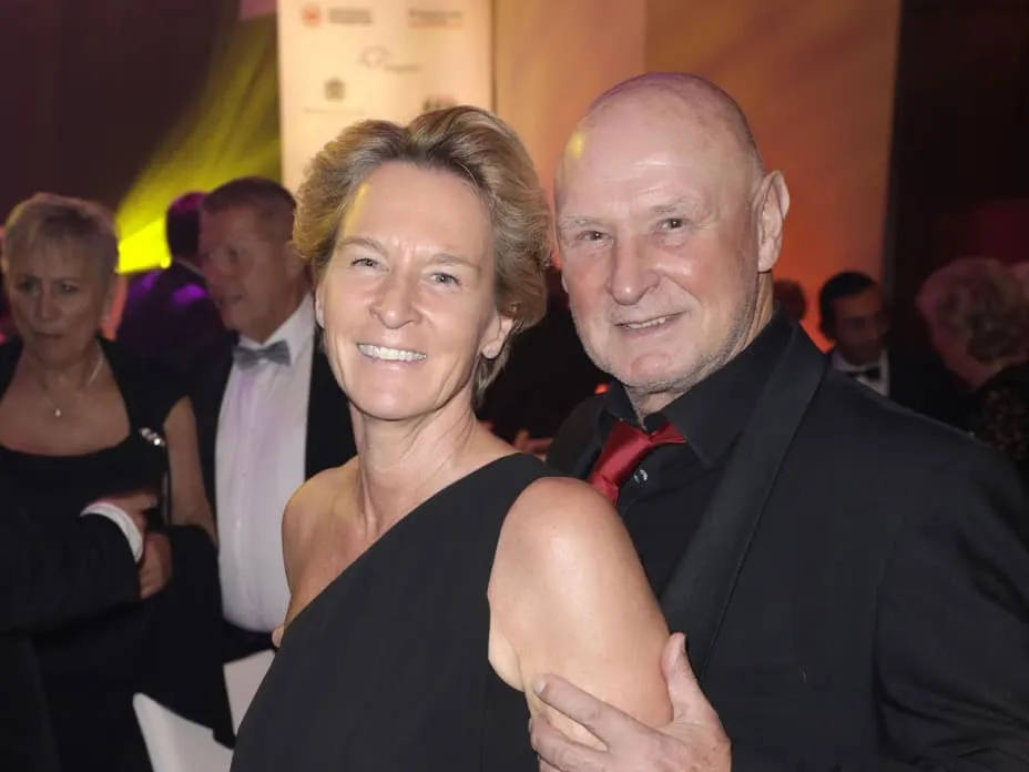 Martina Voss-Tecklenburg überglücklich mit ihrem Ehemann Hermann Tecklenburg