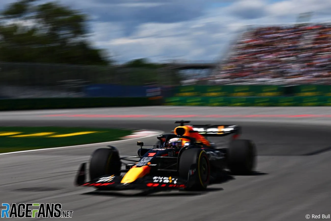 Max Verstappen im Red Bull auf dem Circuit Gilles Villeneuve, 2022
