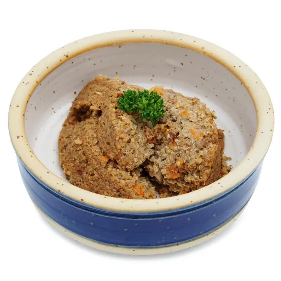 Menü für Hunde mit Lachs und Quinoa in einer Schale.