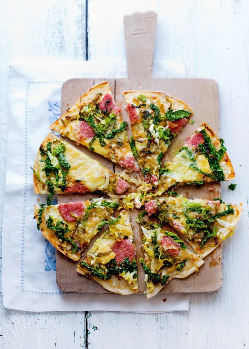 Mettwurst, Wirsing und Taleggio-Überbackene