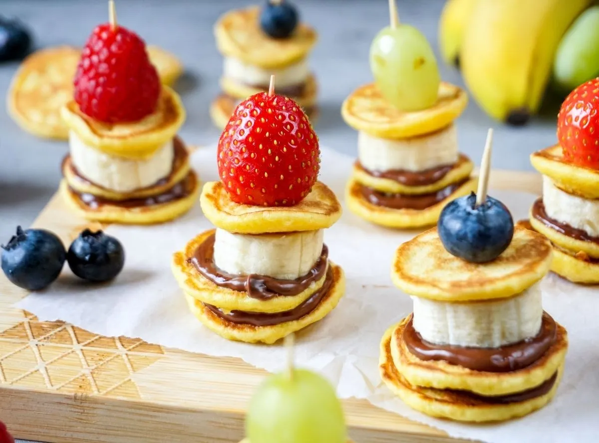 Mini-Pancakes-Spieße mit Obst