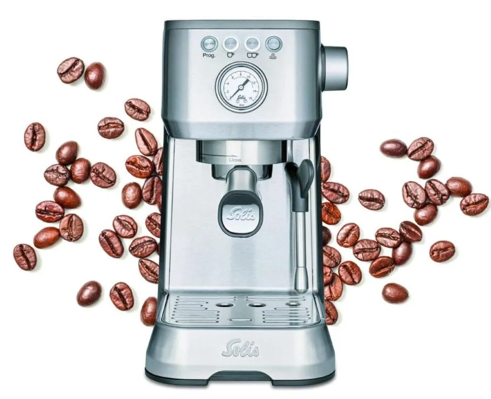 Nahaufnahme der Solis Barista Perfetta Plus Espressomaschine bei der Zubereitung von Kaffee