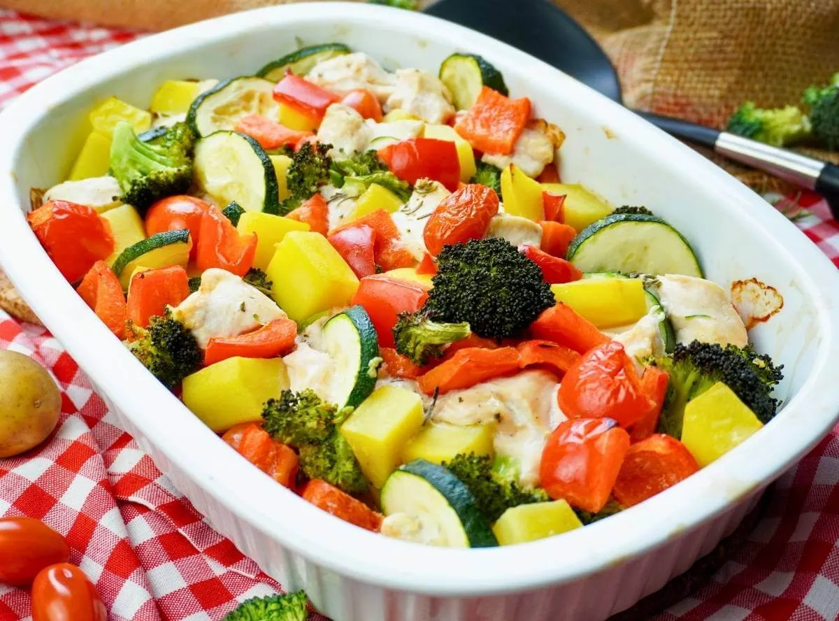 Ofengemüse mit Hähnchen, ein leichtes und gesundes Hauptgericht