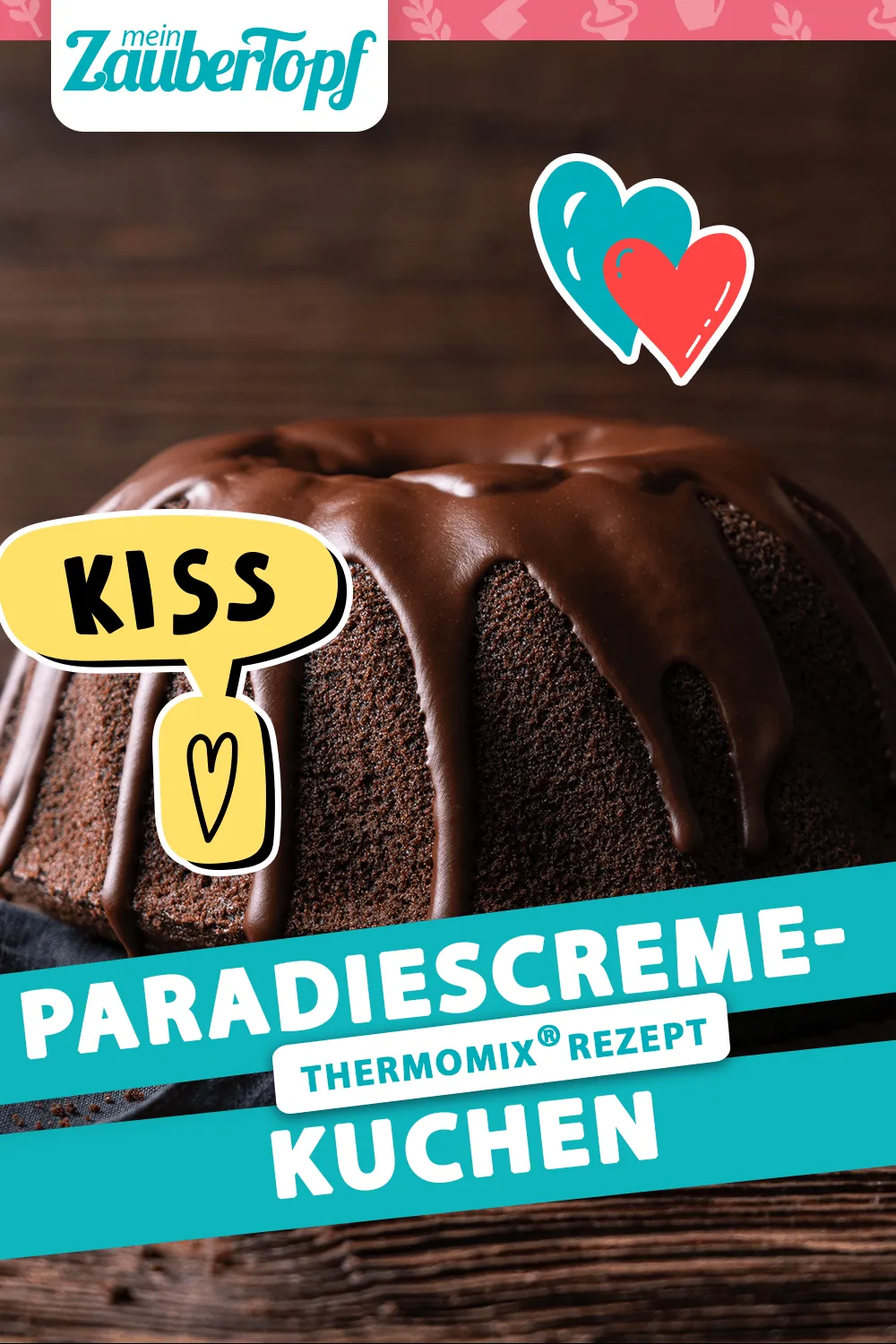 Perfekt gebackener Paradiescreme Kuchen mit Schokoglasur, angerichtet für Pinterest.