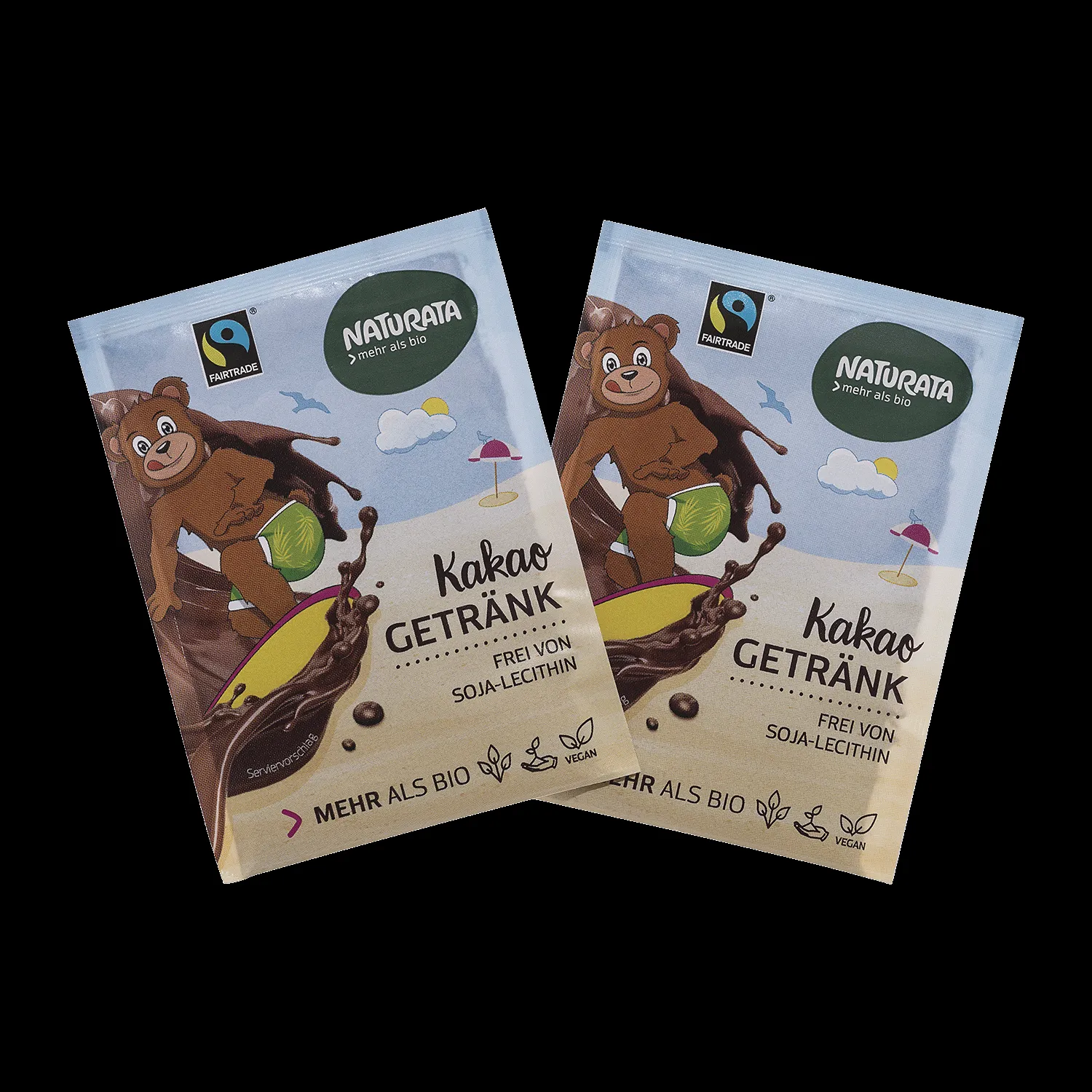 Person genießt ein Kakao Getränk aus einem Portionsbeutel