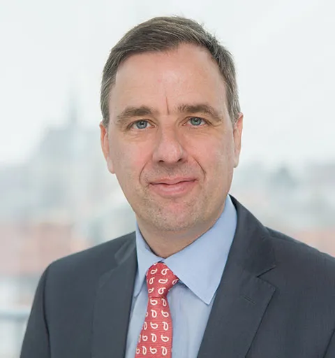 Porträt von Bernd Neumann, einem erfahrenen Vorstandsmitglied in der Versicherungsbranche