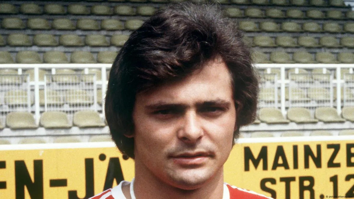 Porträtfoto von Lutz Eigendorf, einem talentierten Fußballer der DDR und späteren Bundesligaspieler.