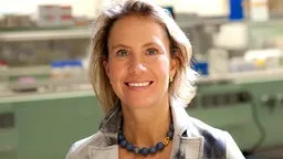 Prof. Christine Falk im Porträt, eine prominente Immunologin, die sich zur Wirkung von Corona-Impfungen äußert