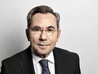 Prof. Dr. mult. Wassilios Fthenakis während eines Vortrags oder Interviews