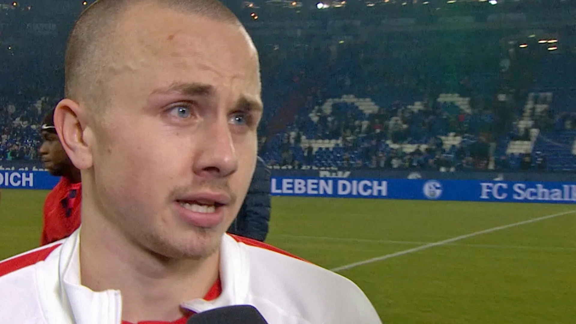 RB Leipzigs Angelino feiert sein Tor gegen Schalke 04