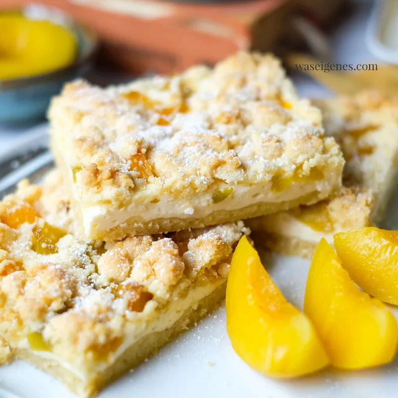 Rezeptkarte für schnellen Quark-Streuselkuchen mit Pfirsichen und Backanleitung