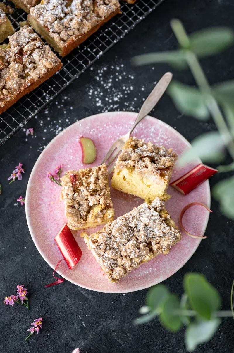 Rhabarberkuchen mit Streuseln