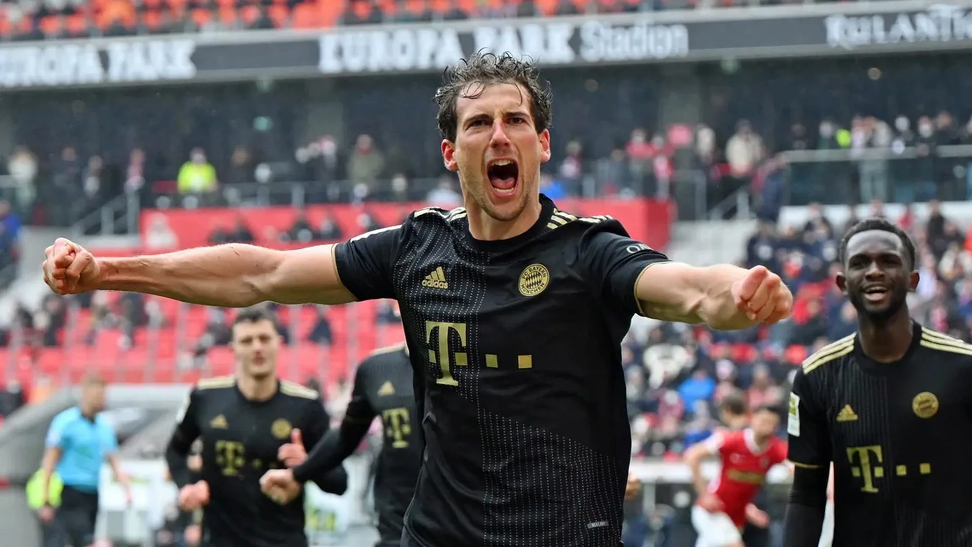 Robert Lewandowski jubelt nach einem Tor in einem Bundesliga-Spiel für den FC Bayern München