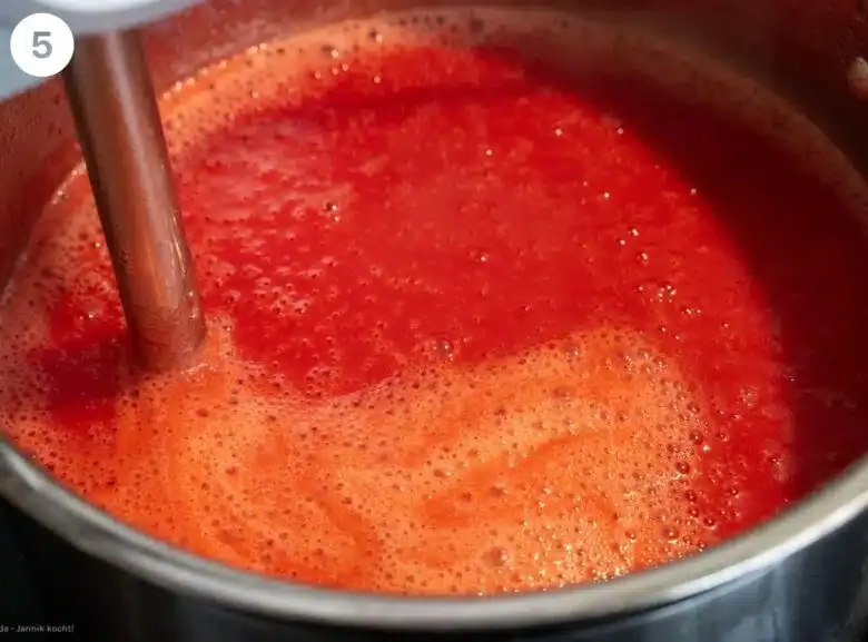 Rote Bete Suppe pürieren