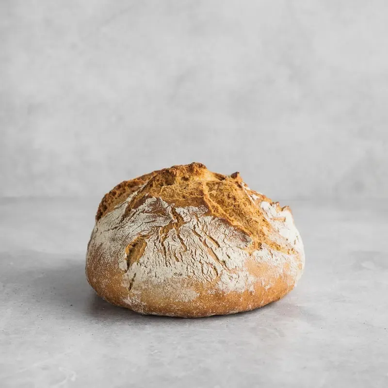 Rustikaler Bauernlaib, ein Beispiel traditioneller Backkunst