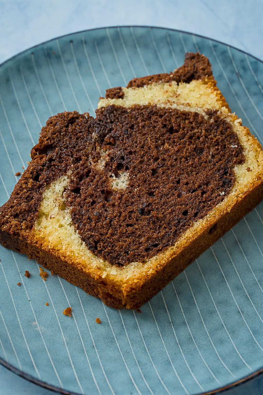 Saftiger Marmorkuchen aus der Kastenform frisch gebacken