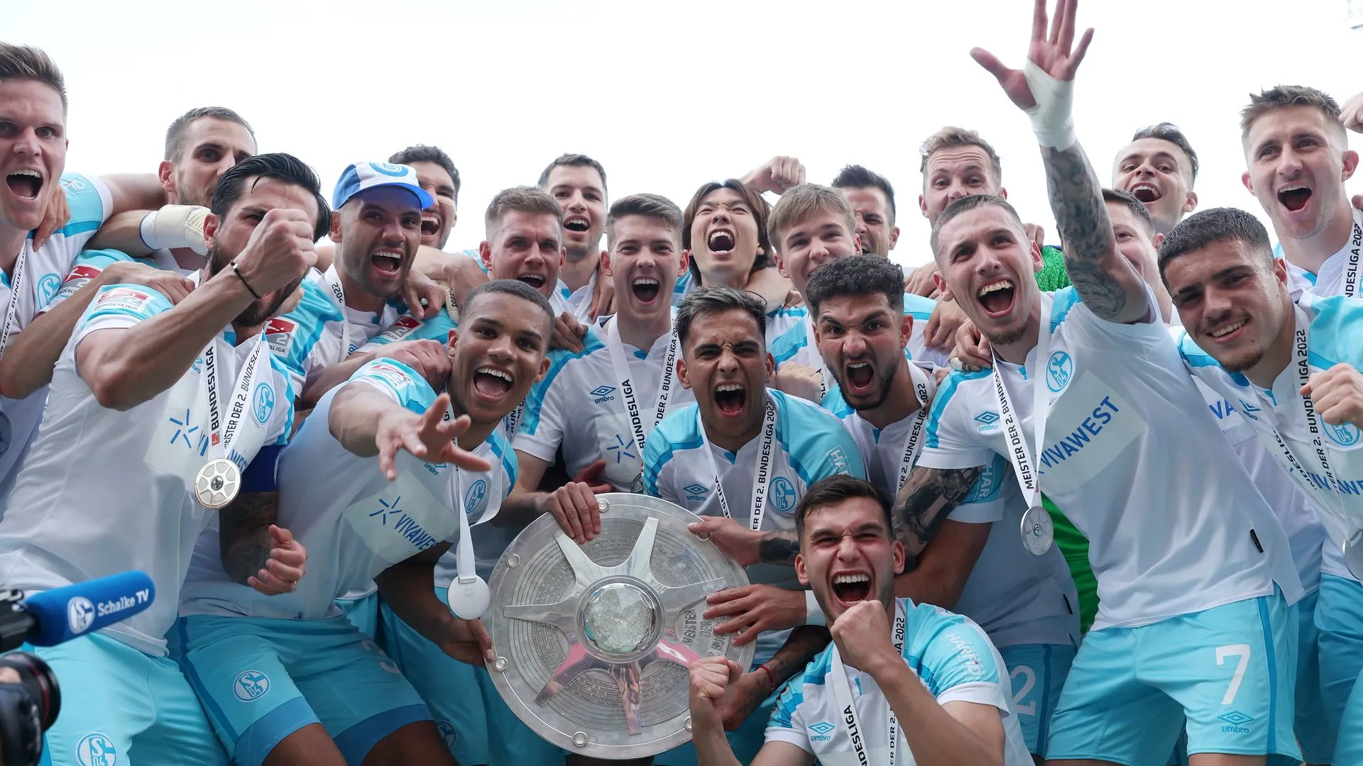 Schalke 04 feiert den Gewinn der Meisterschaft in der 2. Bundesliga